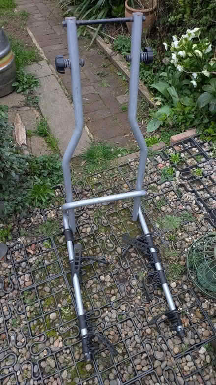 Photo of free 4 bike Thule bike rack (missing a part) (Cutteslowe OX2) #1