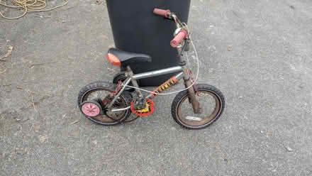 Photo of free Kids small pedal bike with stabilisers. (Elland HX5) #1