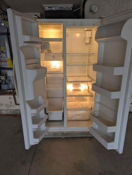 Photo of free Working refrigerator (Camarillo Springs) #3