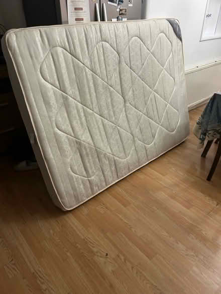Photo of free Double mattress (Cr0 2US Croydon) #1