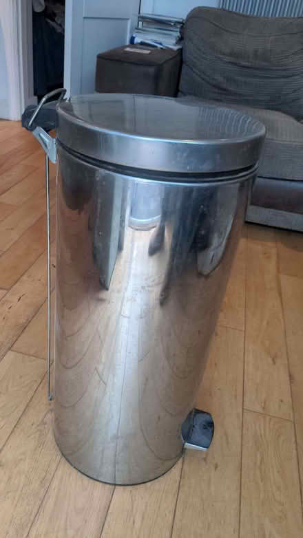 Photo of free Pedal bin (Lake End SL6) #1