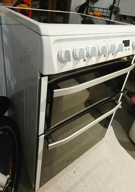 Photo of free HOTPOINT electric cooker (SE57FQ SE5) #2