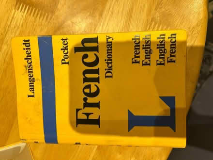 Photo of free French/English English/French pocket dictionary (Caldecott OX14) #1