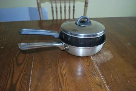 Photo of free Cooking pot and small wok (gatineau ave & de bourgogne st) #3