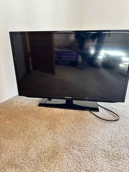 Photo of free Samsung flat screen TV 32" (Arlington Center) #2