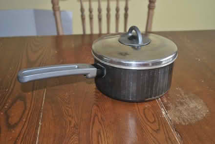 Photo of free Cooking pot and small wok (gatineau ave & de bourgogne st) #1