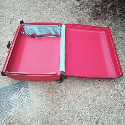 Photo of free Samsonite suitcase on wheels (Charlbury OX7) #2