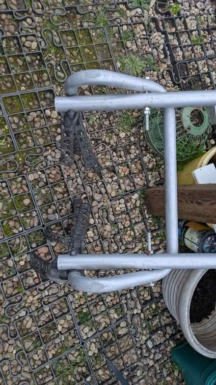 Photo of free 4 bike Thule bike rack (missing a part) (Cutteslowe OX2) #2