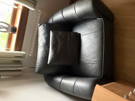 Photo of free Green single leather sofa, with seperate cushion to match (Lochgelly KY5) #1