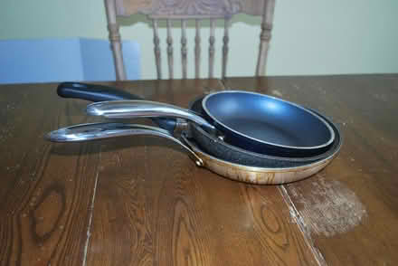 Photo of free Frying pans (gatineau ave & de bourgogne st) #2