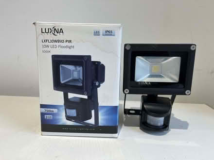 Photo of free Luxna security light with PIR (Hest Bank LA2) #1