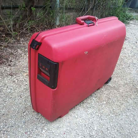 Photo of free Samsonite suitcase on wheels (Charlbury OX7) #1