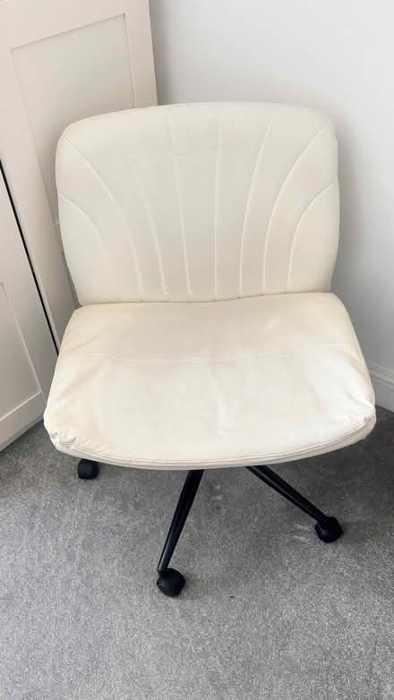 Photo of free White office chair (Shacklewell N16) #1