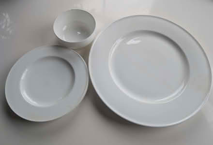 Photo of free Plates and bowls (Highbury Barn N5) #1