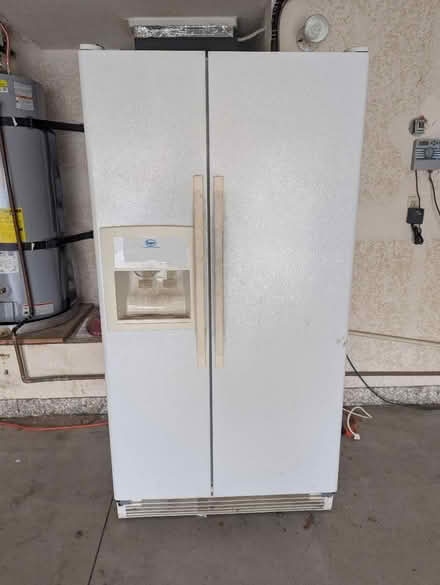 Photo of free Working refrigerator (Camarillo Springs) #1