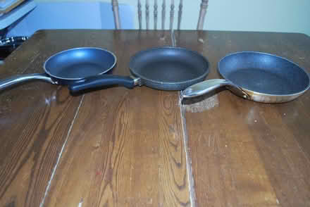 Photo of free Frying pans (gatineau ave & de bourgogne st) #1