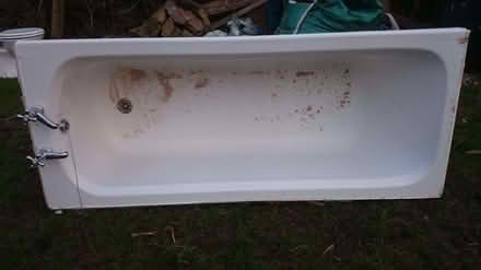 Photo of free White Plastic bath and Modern flush toilet (Brynsiencyn LL61) #2