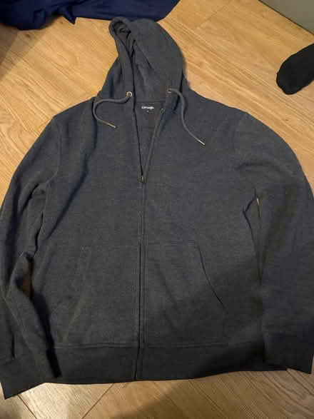 Photo of free Hoodie (DA2) #1