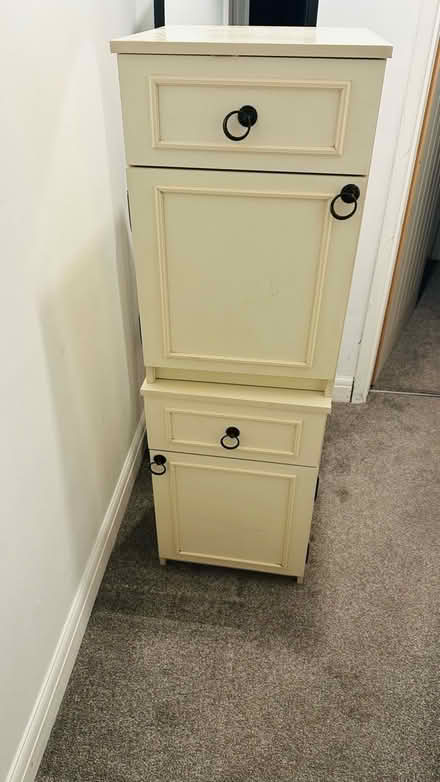 Photo of free bedside table (Ox42qf Oxford Ox42qf) #2