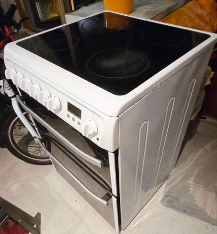 Photo of free HOTPOINT electric cooker (SE57FQ SE5) #3