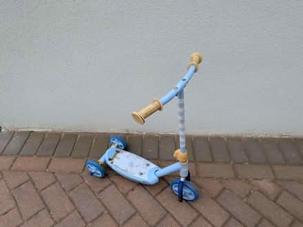 Photo of free Bluey scooter (Church of the Cross SE2) #1
