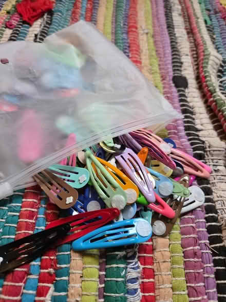 Photo of free NEW hair clips (BS5) #1