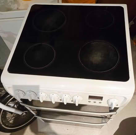 Photo of free HOTPOINT electric cooker (SE57FQ SE5) #4
