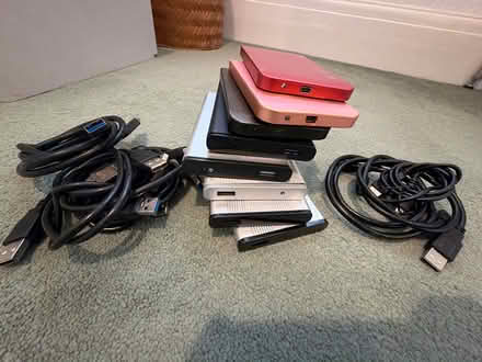 Photo of free 2.5” drive cases with leads (Welling DA16) #2