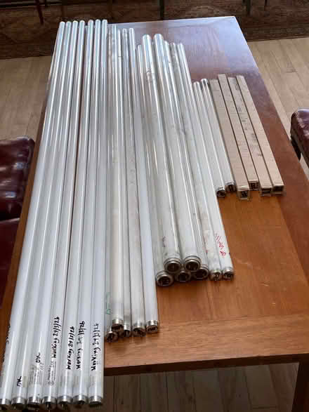 Photo of free PRESTEIGNE: Fluorescent tubes - various sizes, quantity 24x (Presteigne LD8) #1