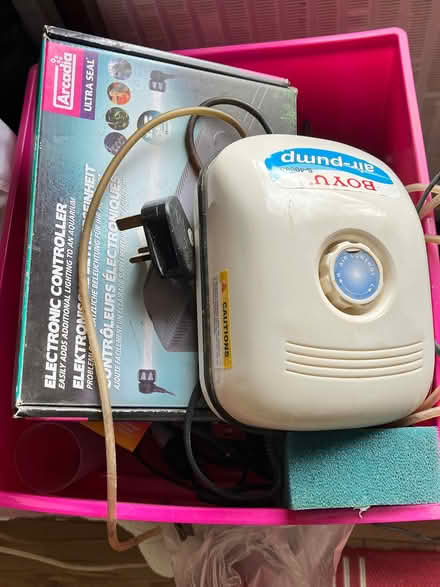 Photo of free Assortment of fish tank bits (West Byfleet KT14) #2