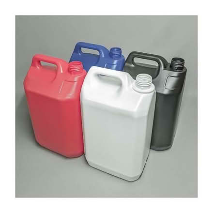 Photo of Plastic bottles/Jerry cans (Beswick M11) #1