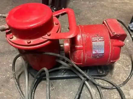 Photo of free old DeVilbis aerograph portable air compressor. (Benfield Valley BN3) #1