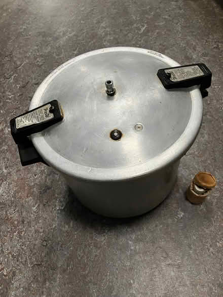 Photo of free Pressure cooker (Belper DE56) #1