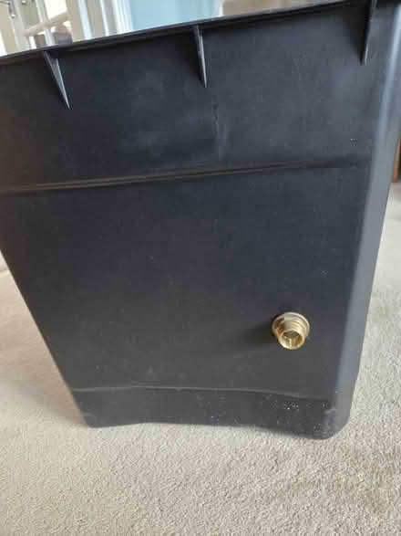 Photo of free 25 gallon rectangular cistern/container (Little Heath RG31) #4