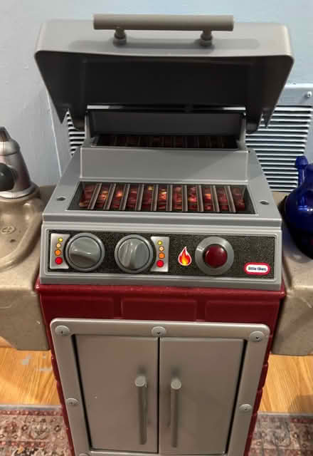 Photo of free Lil Tikes grill w accessories (Columbia) #2