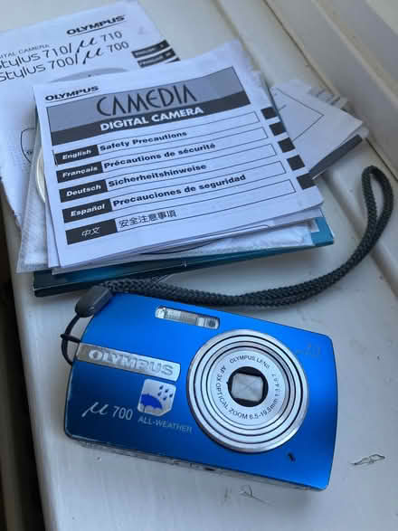 Photo of free Olympus 700 digital camera - no power cable so not tested (Pant SY10) #1