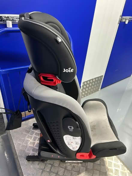 Photo of free Joie isofix car seat 15-36kg (Raynes Park SW20) #4