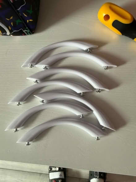 Photo of free X7 plastic handles with screws (Highlands village N21) #1
