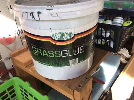 Photo of free Grass glue (IP4) #1