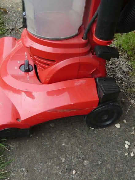 Photo of free Zanussi 1800W upright bagless vacuum cleaner (Kempsey WR5) #4