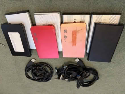 Photo of free 2.5” drive cases with leads (Welling DA16) #1