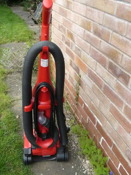 Photo of free Zanussi 1800W upright bagless vacuum cleaner (Kempsey WR5) #3