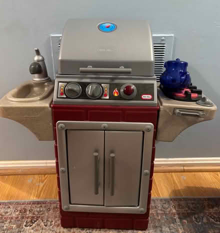 Photo of free Lil Tikes grill w accessories (Columbia) #1