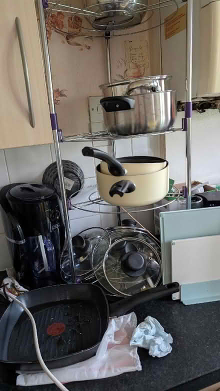 Photo of free Saucepans & Saucepan Stand (BD22) #2