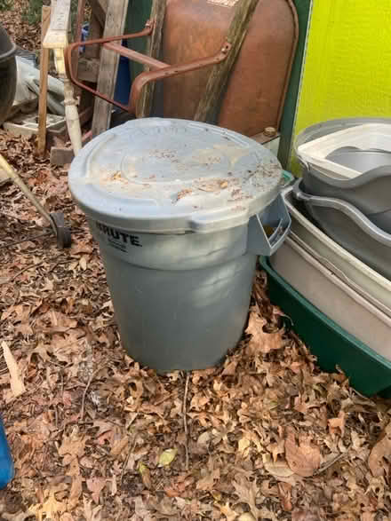 Photo of free Brute trash can with lid (takoma Park, MD) #1