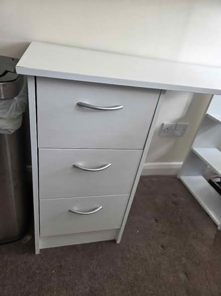 Photo of free White desk (Little Heath RG31) #2