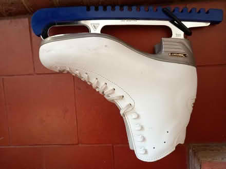 Photo of free Ladies ice skates size 7 (Amersham HP7) #2