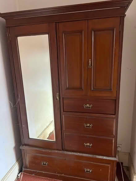 Photo of free Victorian linen press (Summertown OX2) #4