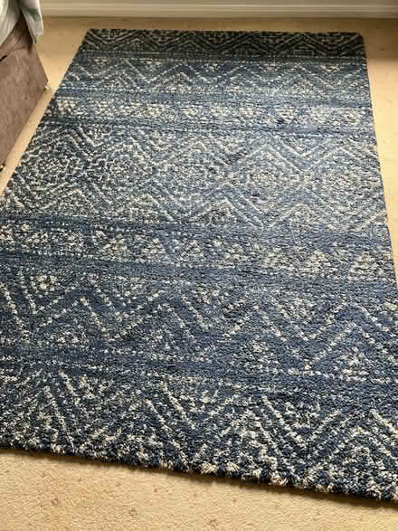 Photo of free Dining table & rug (Kendal Collinfield) #2