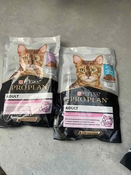 Photo of free Sensitive Stomach Adult Cat Food (Southfields SW19) #3